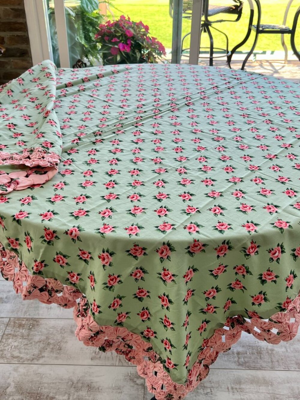 Two's Company Primrose YoYo Flowers Tablecloth